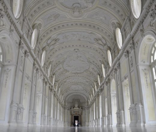 紫微斗数命盘十二宫方格图，紫微星坐命宫，各宫位星曜分布清晰标注，排盘学习示意图